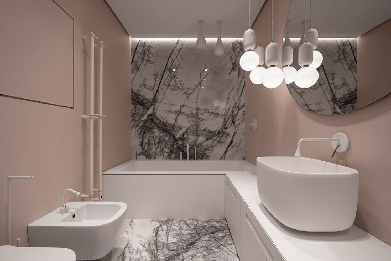 Phòng tắm tone trắng hồng nhẹ nhàng với thiết kế đơn giản, tiện nghi
